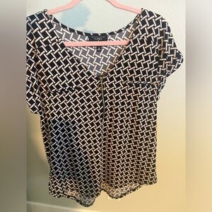 Trendy Black and White Geometric Blouse